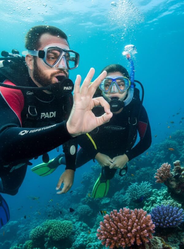 Instructor and student underwater communication